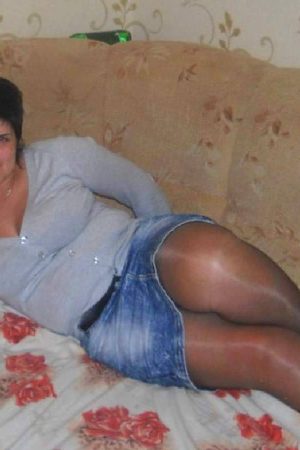 Folle. Libre. Pressée Émilie - rencontre-Cougar-Montpellier