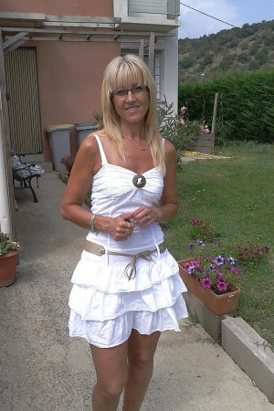 Clémence - rencontre-MILF-Nîmes