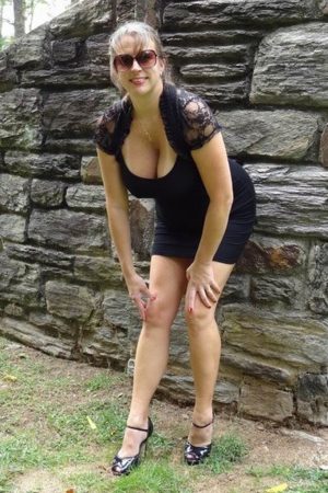 Je veux un gars chaud pour me dépraver ce soir à Rueil-Malmaison Caroline - rencontre-Cougar-Rueil-Malmaison