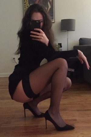 Flora - rencontre-Milf-Vénissieux