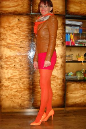 Juliette, 59 ans — Joue en hard Juliette - rencontre-Dominatrice-Cagnes-sur-Mer