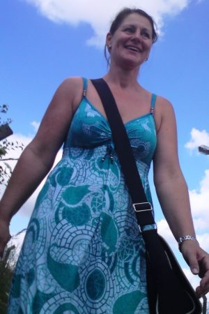 En plein rangement, j’y pense Nina - rencontre-Cougar-Bron