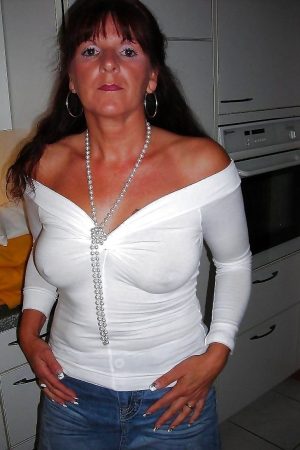 Sortie de douche et souvenirs qui reviennent Sabrina - rencontre-Milf-Valenciennes