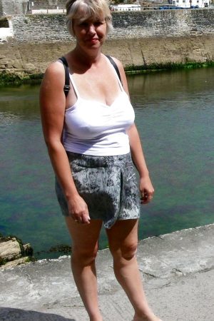 Une bite bien dressée me manque Lina - rencontre-Ronde-Reims