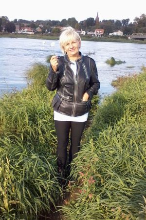 Si t’as pas le cran pour me sucer dans les détails Nadège - rencontre-Cougar-Melun